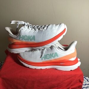 😎HOKA, PROFLY,  women’s size 9B, great condition, see photos 😎😎